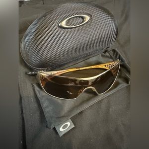 Men’s Oakley Dart sunglasses gold